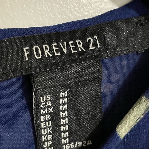 FOREVER 21 long sleeve dress. Size M - Picture 3 of 3